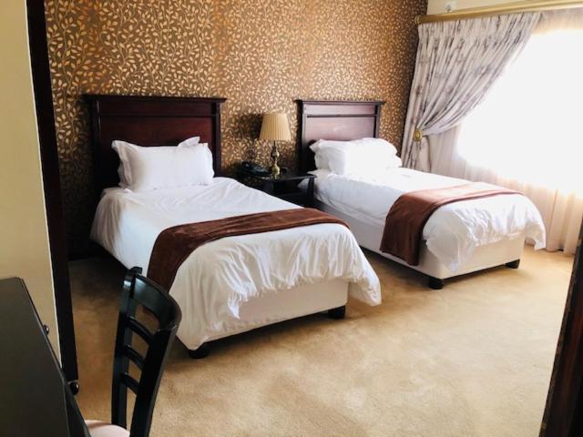 מאנזיני Ekupholeni Garden Villas מראה חיצוני תמונה