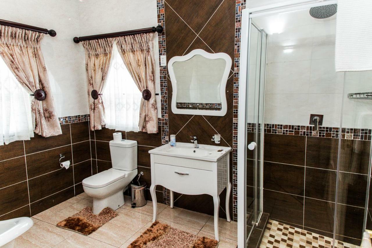 מאנזיני Ekupholeni Garden Villas מראה חיצוני תמונה
