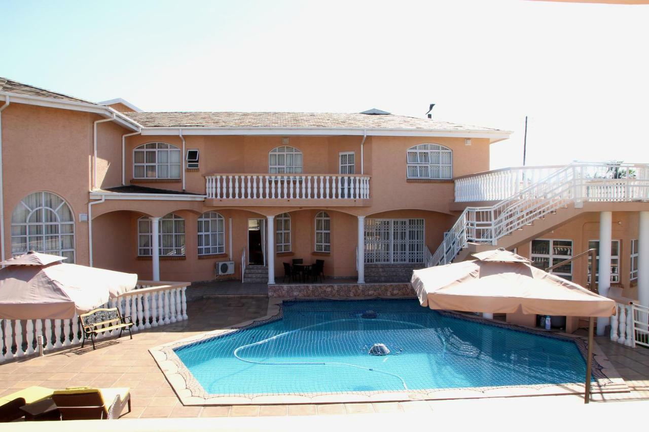 מאנזיני Ekupholeni Garden Villas מראה חיצוני תמונה