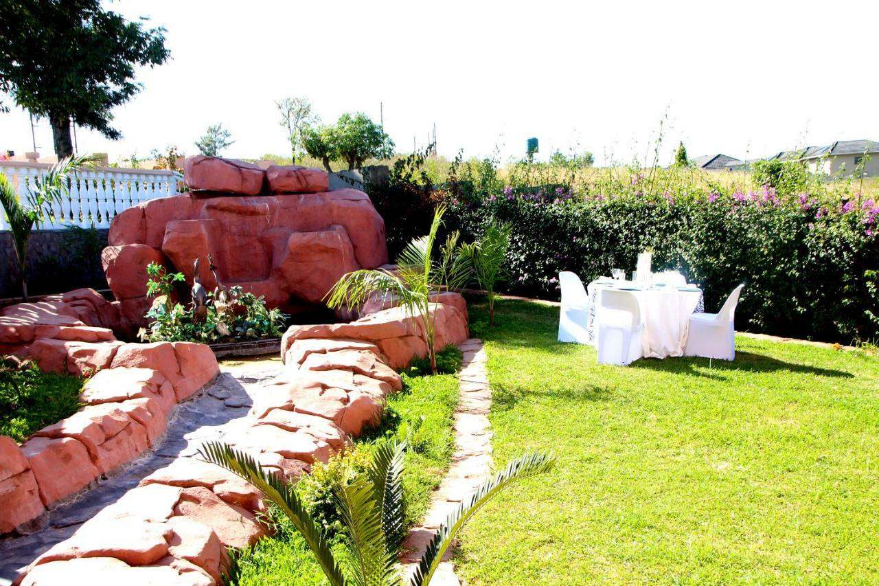 מאנזיני Ekupholeni Garden Villas מראה חיצוני תמונה