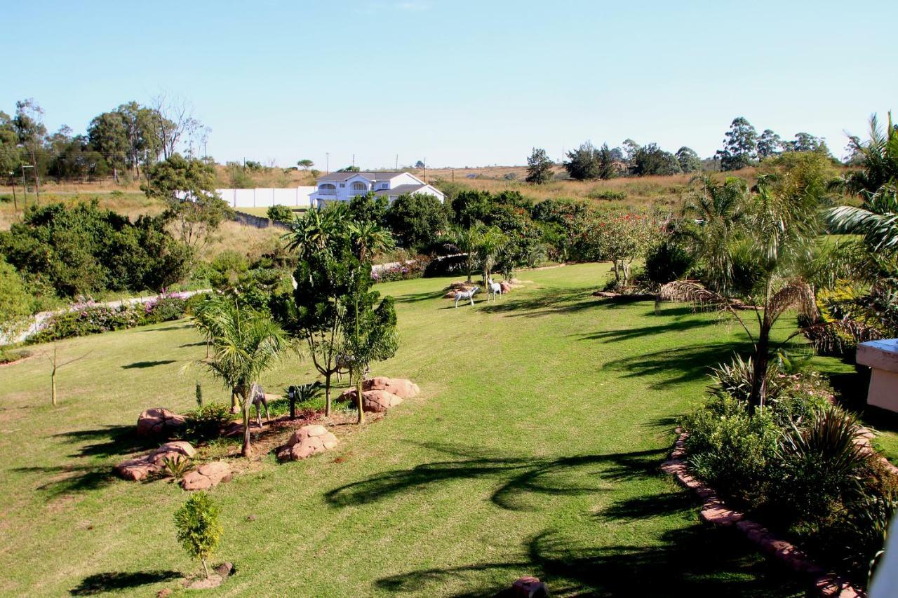 מאנזיני Ekupholeni Garden Villas מראה חיצוני תמונה