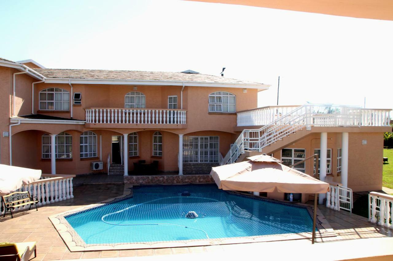 מאנזיני Ekupholeni Garden Villas מראה חיצוני תמונה