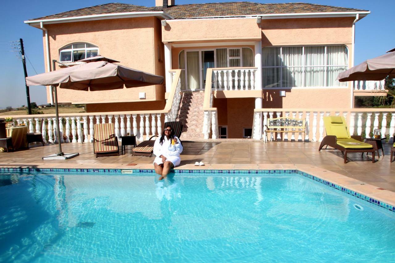 מאנזיני Ekupholeni Garden Villas מראה חיצוני תמונה