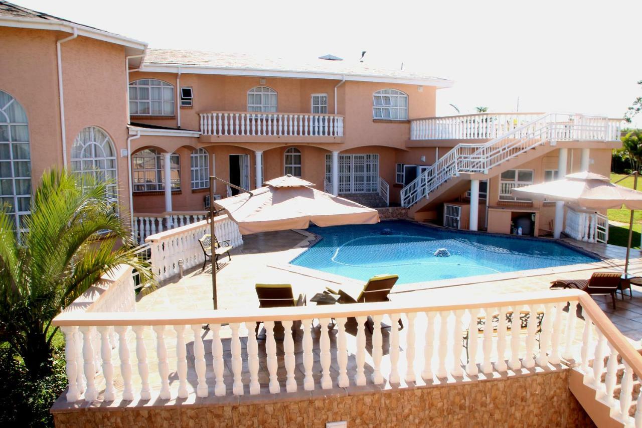מאנזיני Ekupholeni Garden Villas מראה חיצוני תמונה
