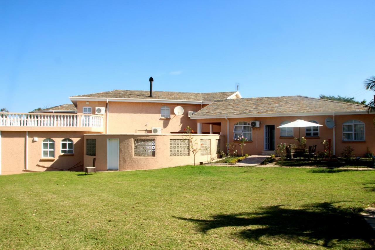 מאנזיני Ekupholeni Garden Villas מראה חיצוני תמונה