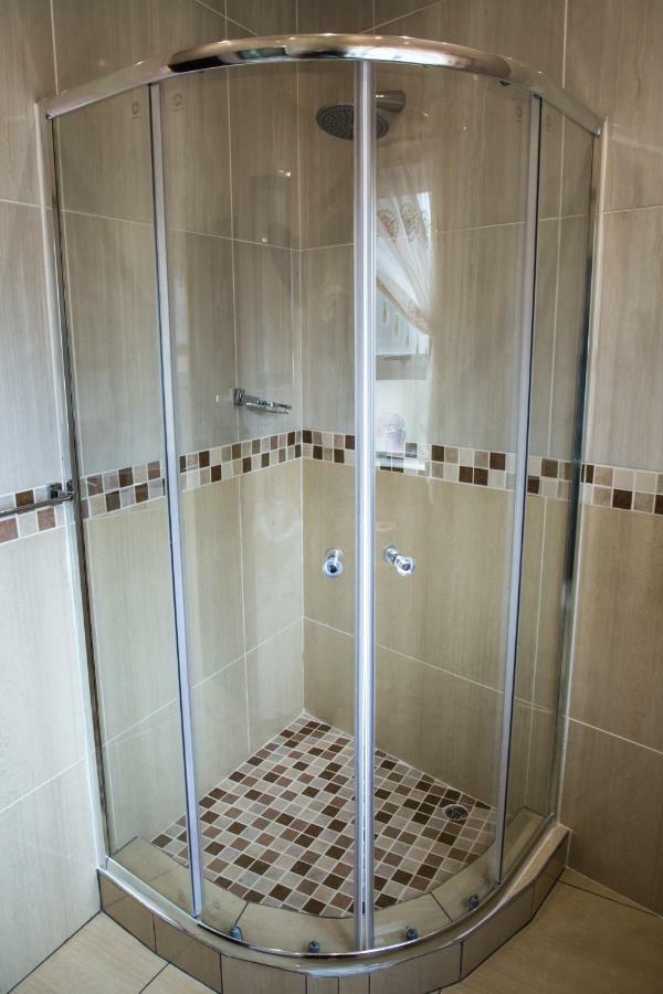 מאנזיני Ekupholeni Garden Villas מראה חיצוני תמונה