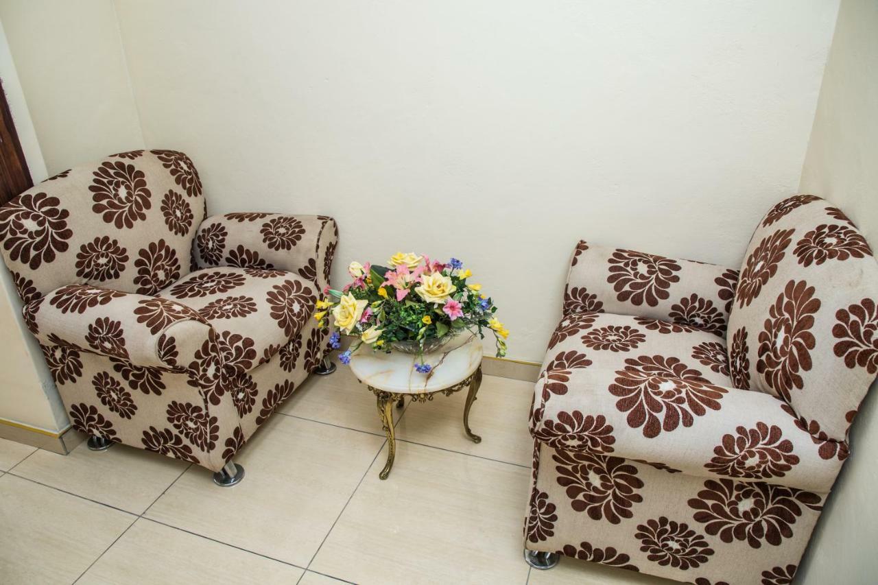 מאנזיני Ekupholeni Garden Villas מראה חיצוני תמונה