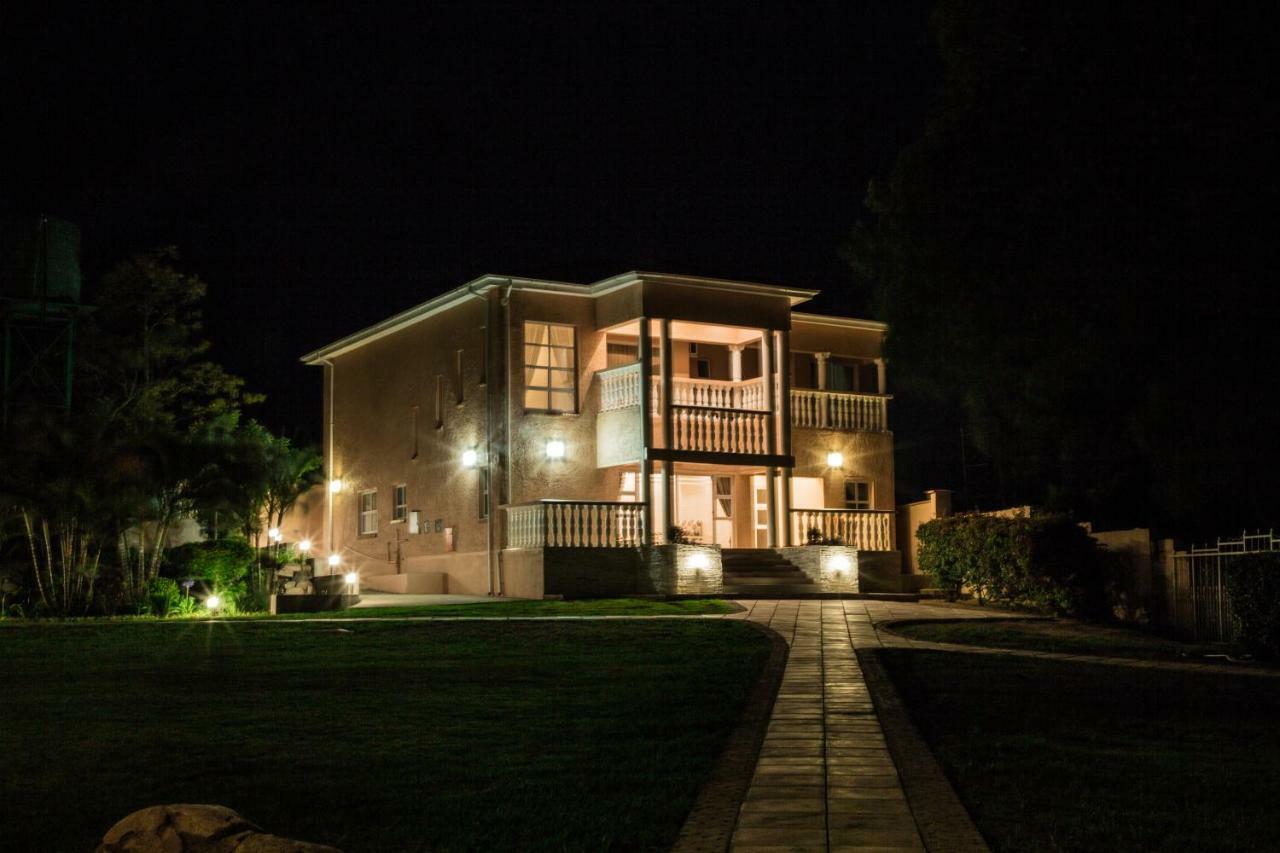 מאנזיני Ekupholeni Garden Villas מראה חיצוני תמונה