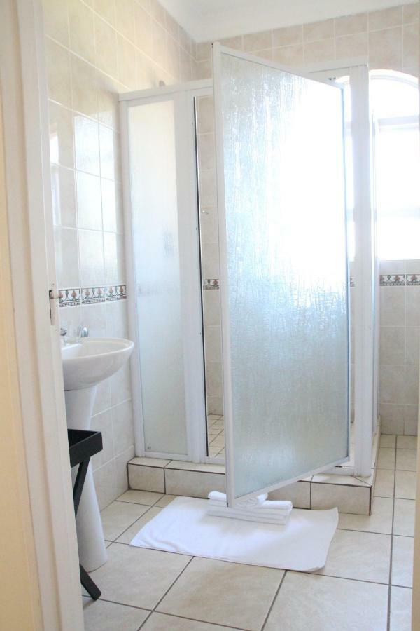 מאנזיני Ekupholeni Garden Villas מראה חיצוני תמונה