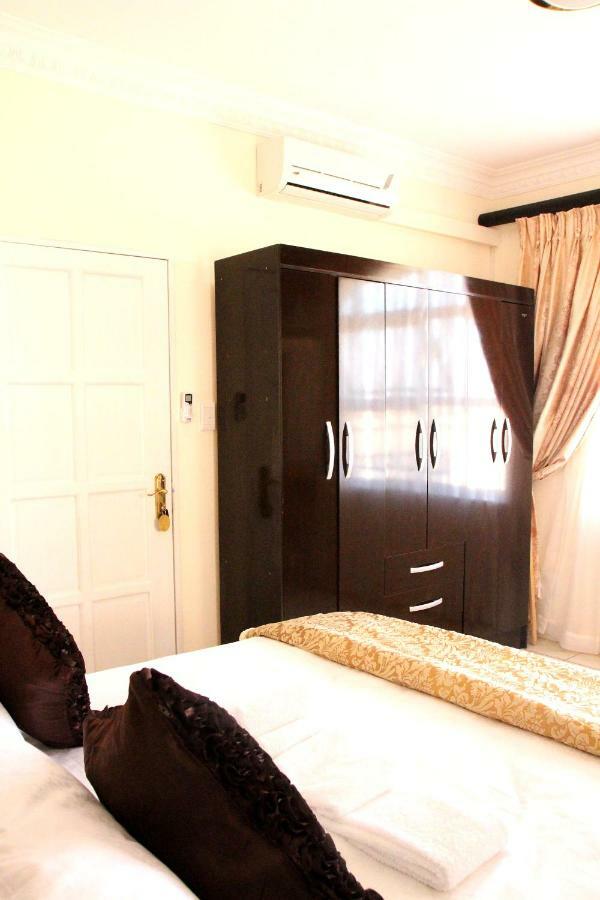 מאנזיני Ekupholeni Garden Villas מראה חיצוני תמונה