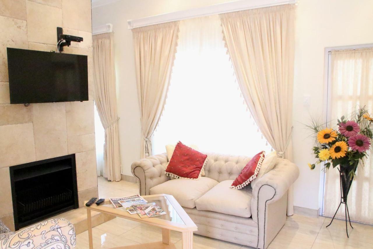 מאנזיני Ekupholeni Garden Villas מראה חיצוני תמונה
