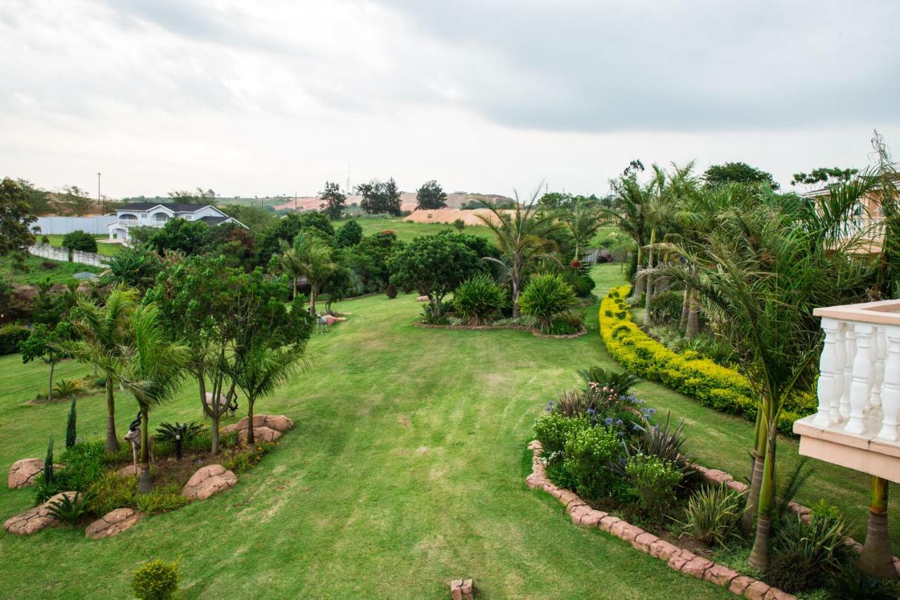 מאנזיני Ekupholeni Garden Villas מראה חיצוני תמונה