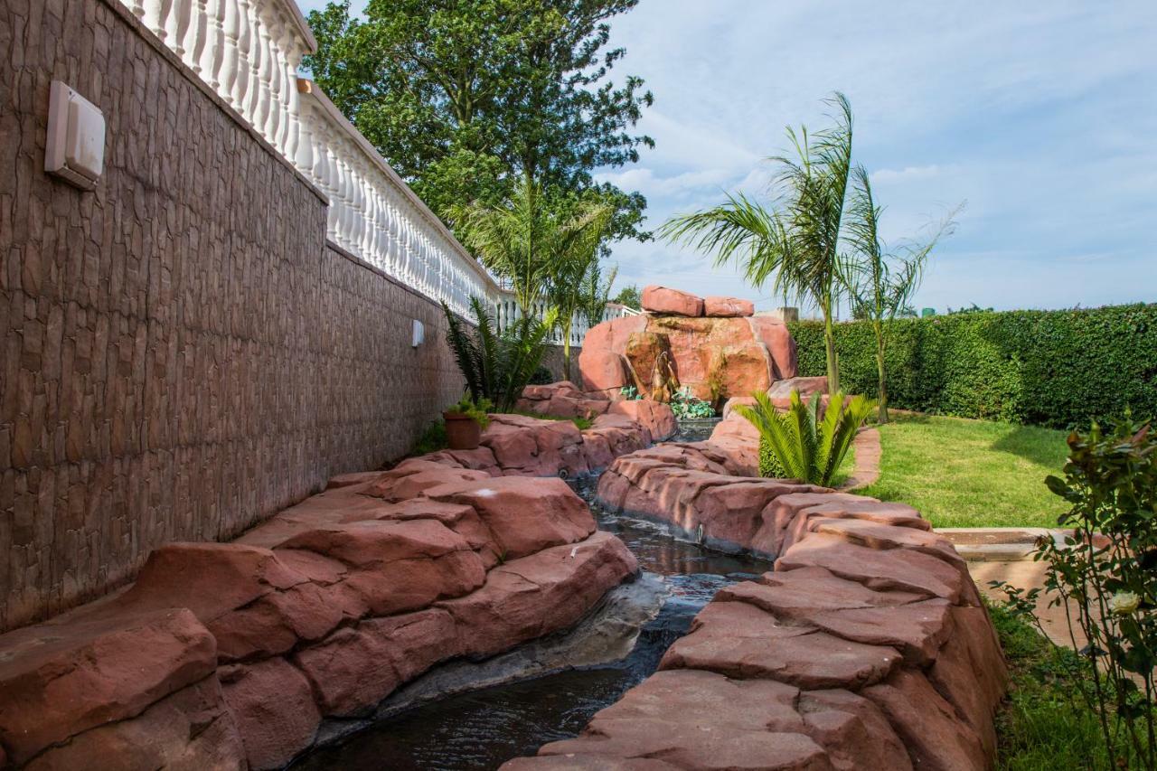 מאנזיני Ekupholeni Garden Villas מראה חיצוני תמונה
