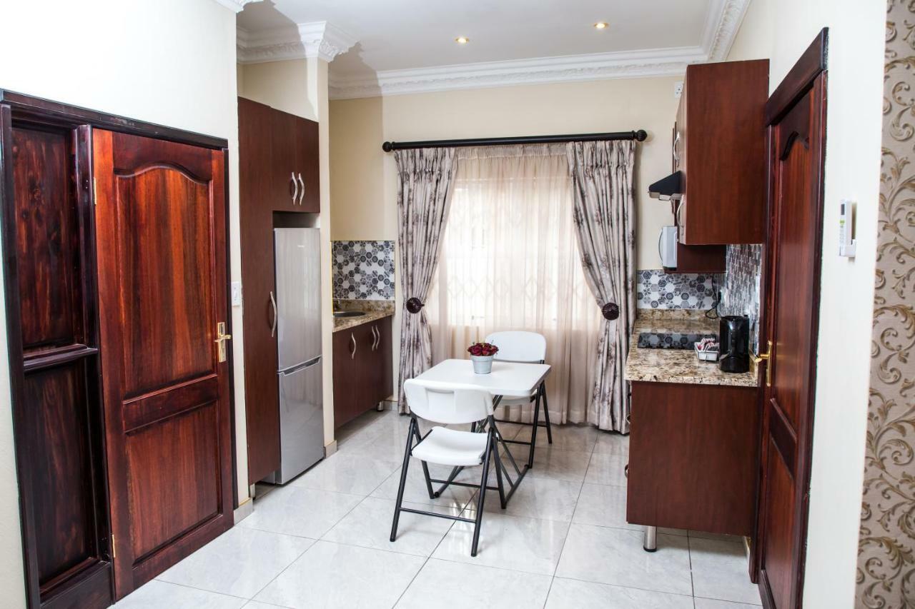 מאנזיני Ekupholeni Garden Villas מראה חיצוני תמונה