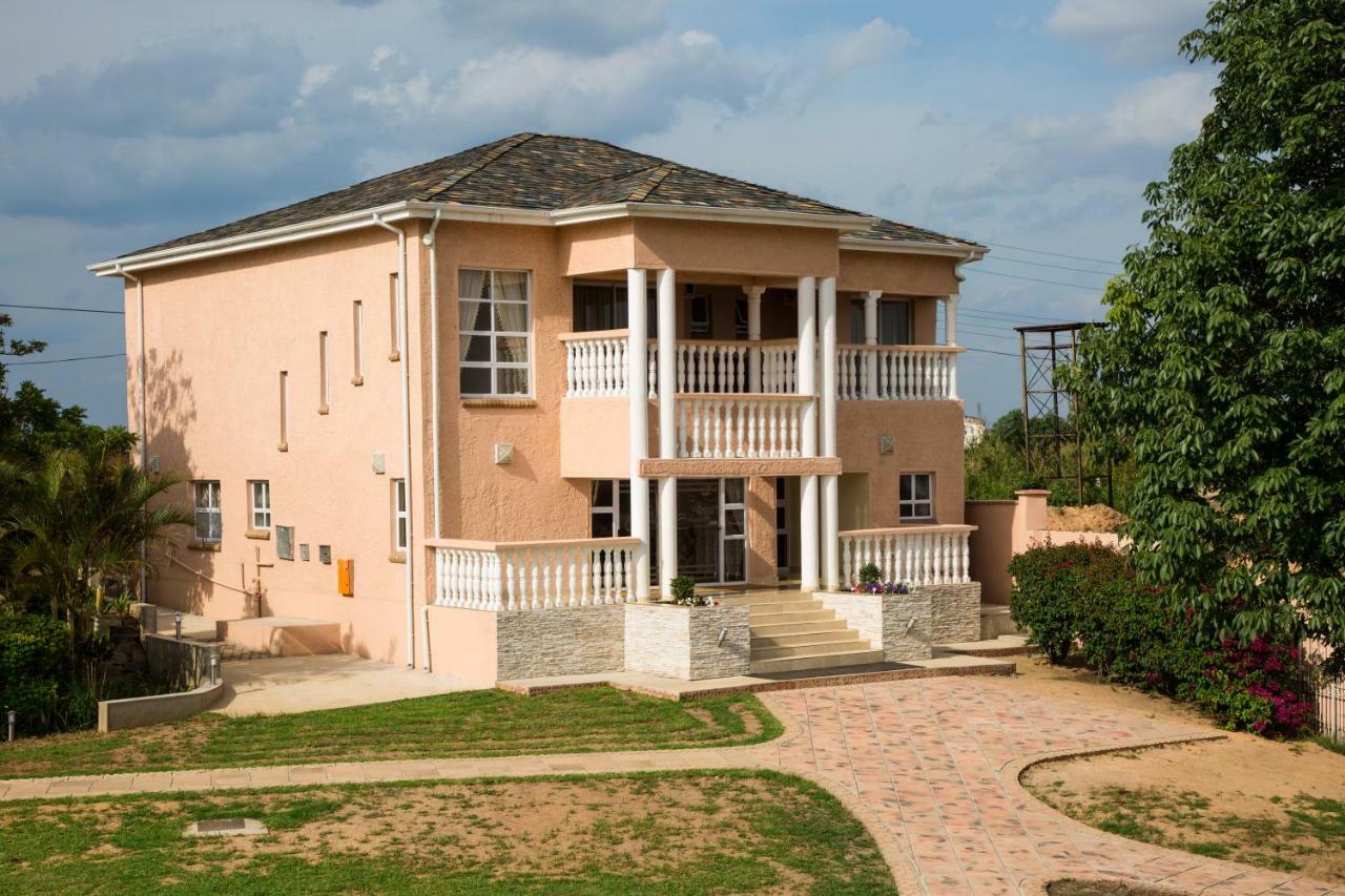 מאנזיני Ekupholeni Garden Villas מראה חיצוני תמונה