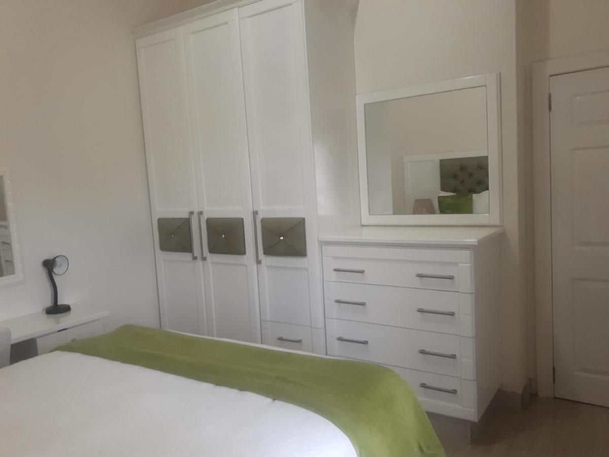 מאנזיני Ekupholeni Garden Villas מראה חיצוני תמונה