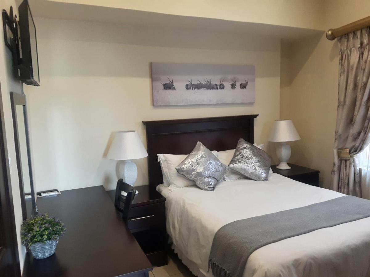 מאנזיני Ekupholeni Garden Villas מראה חיצוני תמונה